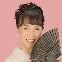 葉月エマ先生画像