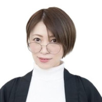 左馬あかり（ヒダリウマアカリ）先生画像