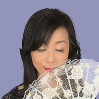 華丘真名（はなおかまな）先生画像